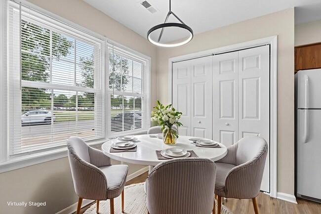 Building Photo - 3BR/1.5BA End-Unit Townhome in Chesapeake—...