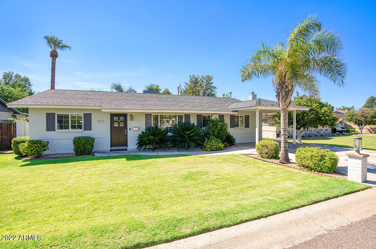 Primary Photo - 4233 E Mulberry Dr