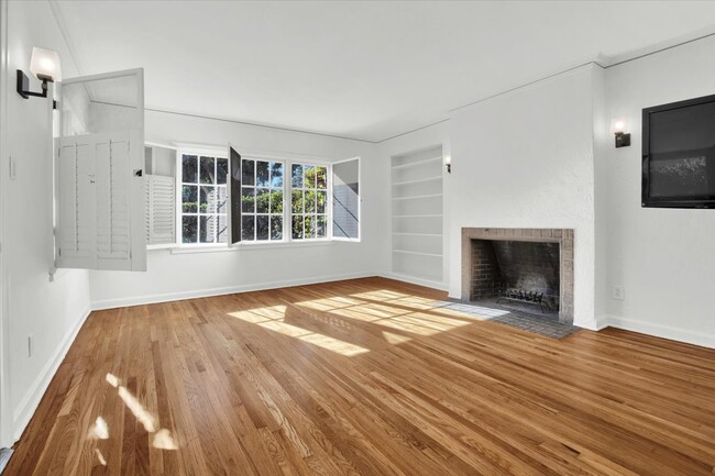 Building Photo - 1812 Oak St