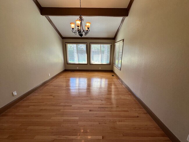 Foto del edificio - Single Story 3 Bedroom, 3 Full Bath / Best...