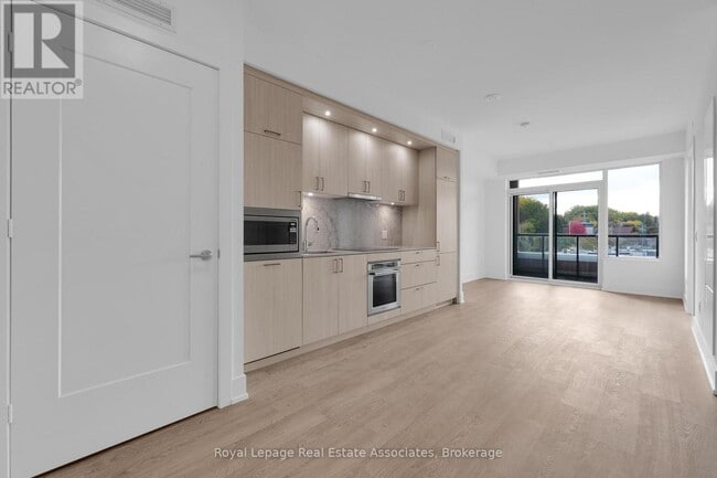 Photo du bâtiment - 259 The Kingsway