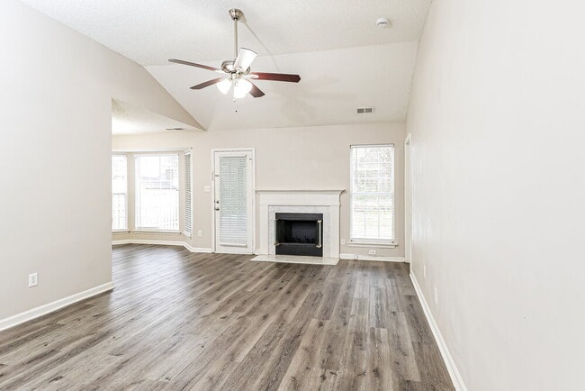 Building Photo - 11518 Larix Dr