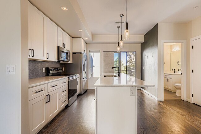 Building Photo - Modern 2bed/2 Bath in the Heart of Denver!