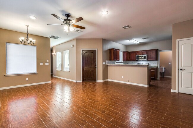 Foto del edificio - Home For Rent - Beautiful Single Story Hom...