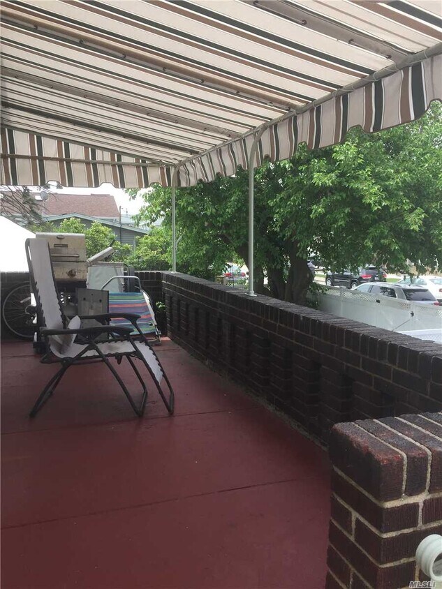 Building Photo - 76 Troy Ave