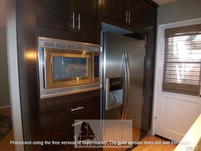 Building Photo - Stunning Townhome in Huntington Beach!