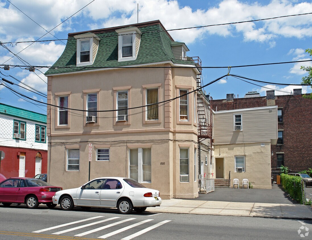 Foto del edificio - 818-820 New York Ave