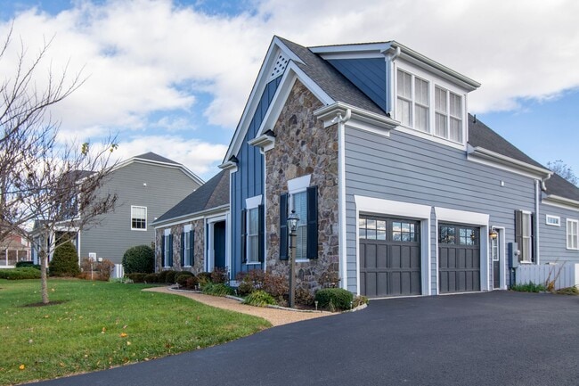 Building Photo - 6883 Birmingham Dr