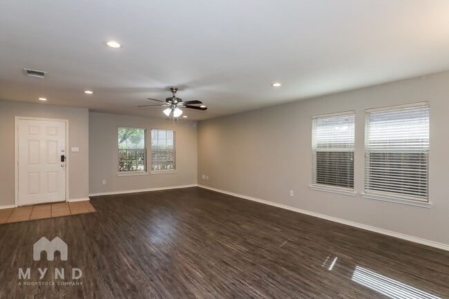 Building Photo - 7923 Tawny Bluff Ct
