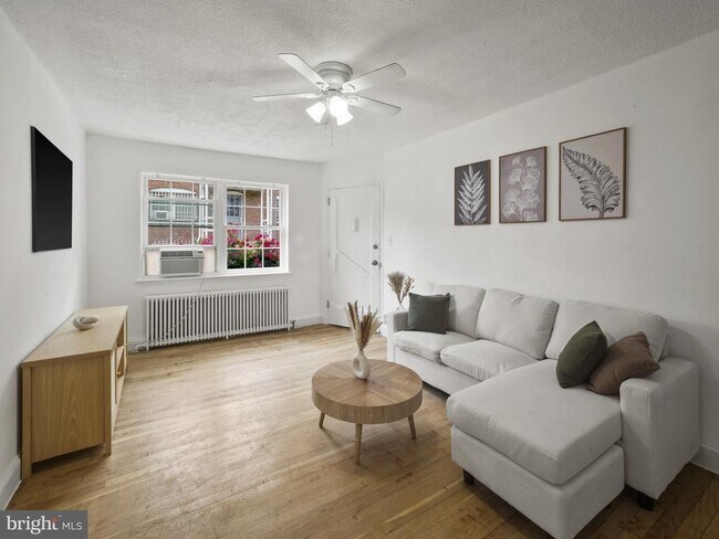 Foto del edificio - 10 Danbury St SE