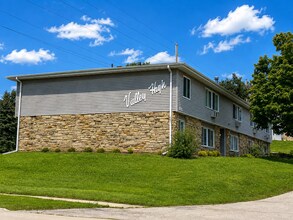 Building Photo - 1715 Edgewood Dr NW