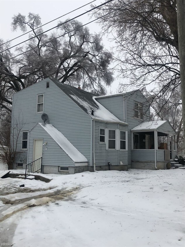 22109 15 Mile Rd, Clinton Township, MI 48035 Room for Rent in Clinton