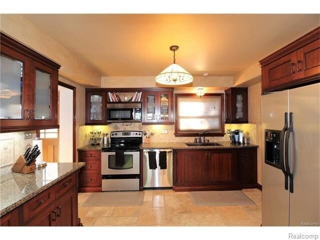Building Photo - 27815 Kendallwood Dr