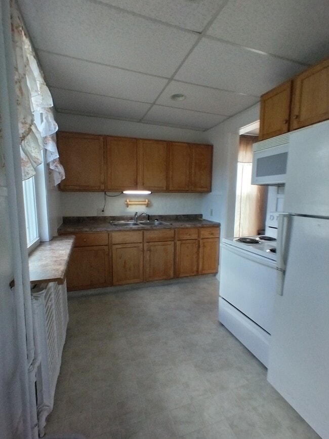 Building Photo - 303 6th Ave NE