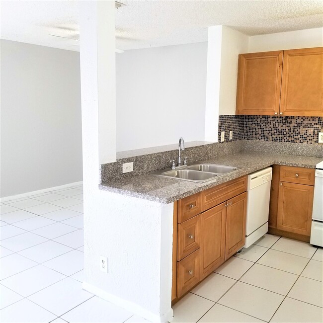 Foto del edificio - 11403 NW 35th St
