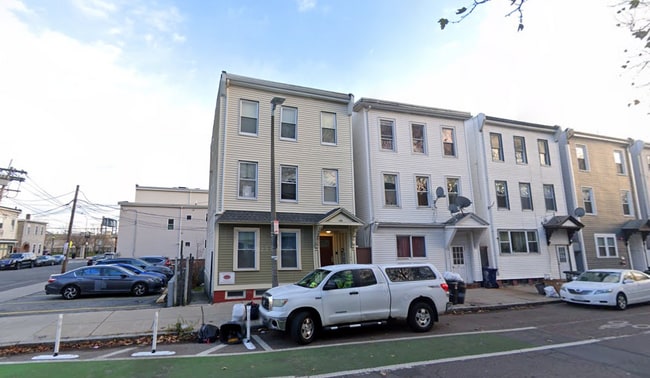 Building Photo - 289 Chelsea St