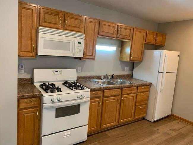 Building Photo - 406 Hickory Cir