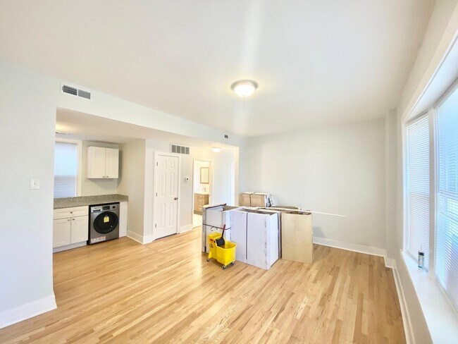 Foto del edificio - 4100 W Henderson St