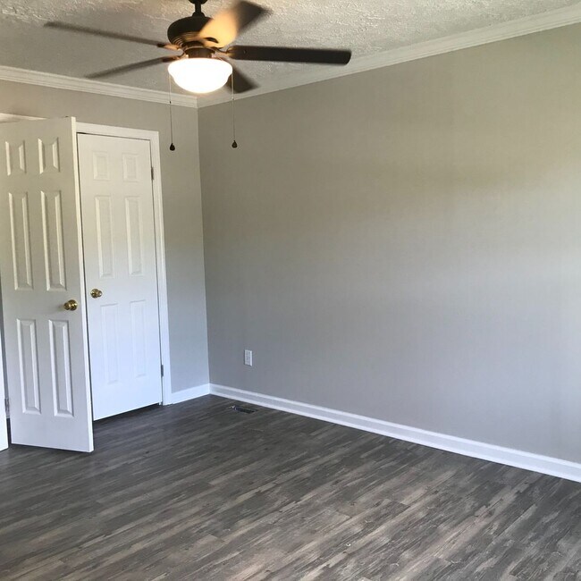 Building Photo - 917 W 52nd Street