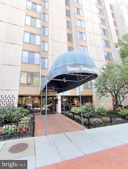 Building Photo - 1440 N St NW