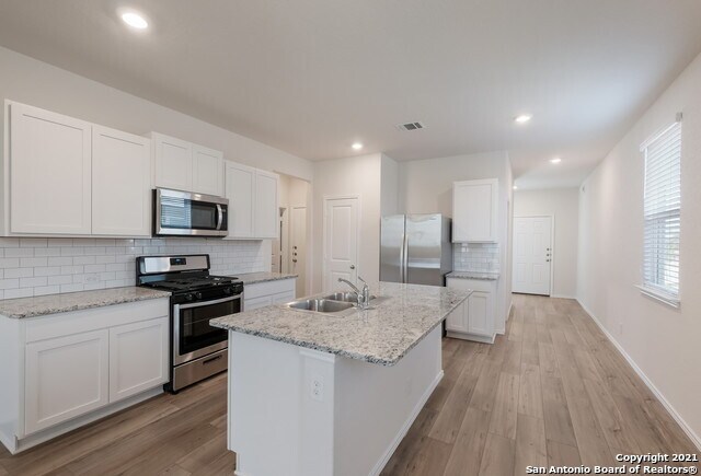 Foto del edificio - 4130 Blue Granite