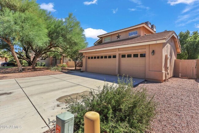 Foto del edificio - 4BR + Flex Space/ 3BA Two-Story Home with Pool, Balcony & 3-Car Garage Near Alta Mesa Golf Club