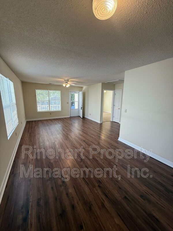 Foto del edificio - 1081 Cherry Meadow Ln