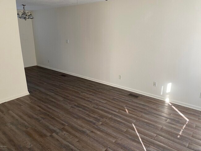 Foto del edificio - 402 E 2nd St
