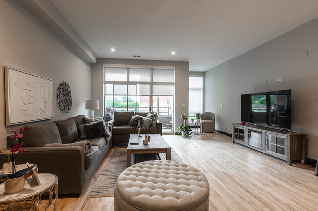 Foto del edificio - 2348 N Lister Ave