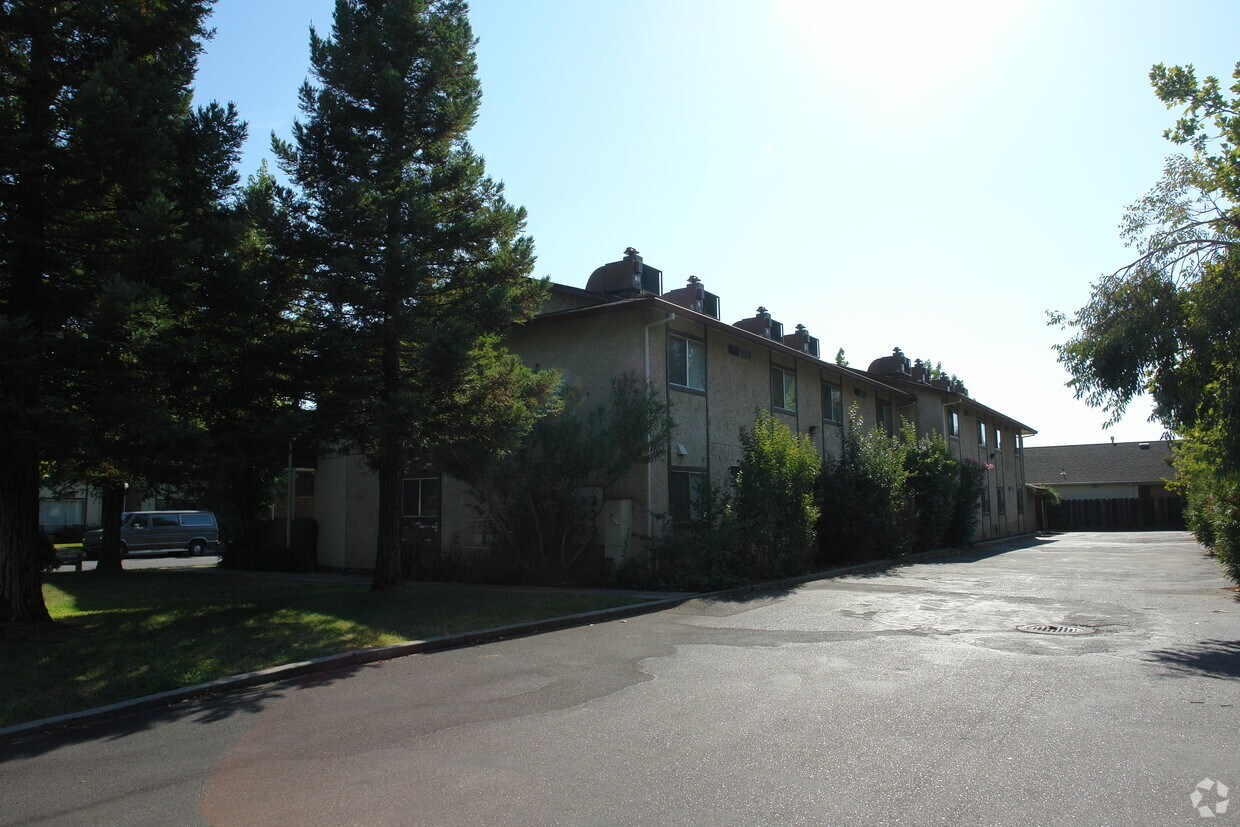 2290 Notre Dame Blvd, Chico, CA 95928 Apartments in Chico, CA
