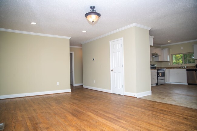 Building Photo - 2 Bedroom/ 2 Bathroom Rental in HollyPond ...