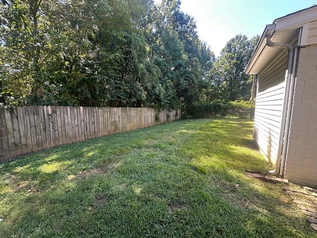 Building Photo - 1704 Gavin Dr