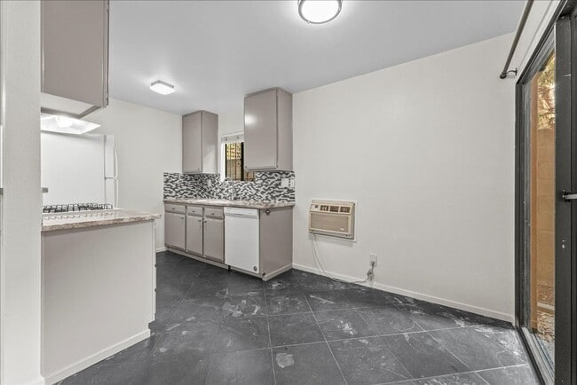 Building Photo - 392 Coronado Ave
