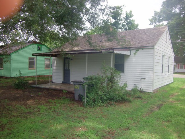 Building Photo - 621 Westwood Ave