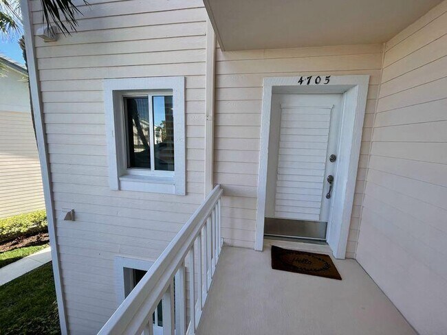 Building Photo - 544 NE Plantation Rd
