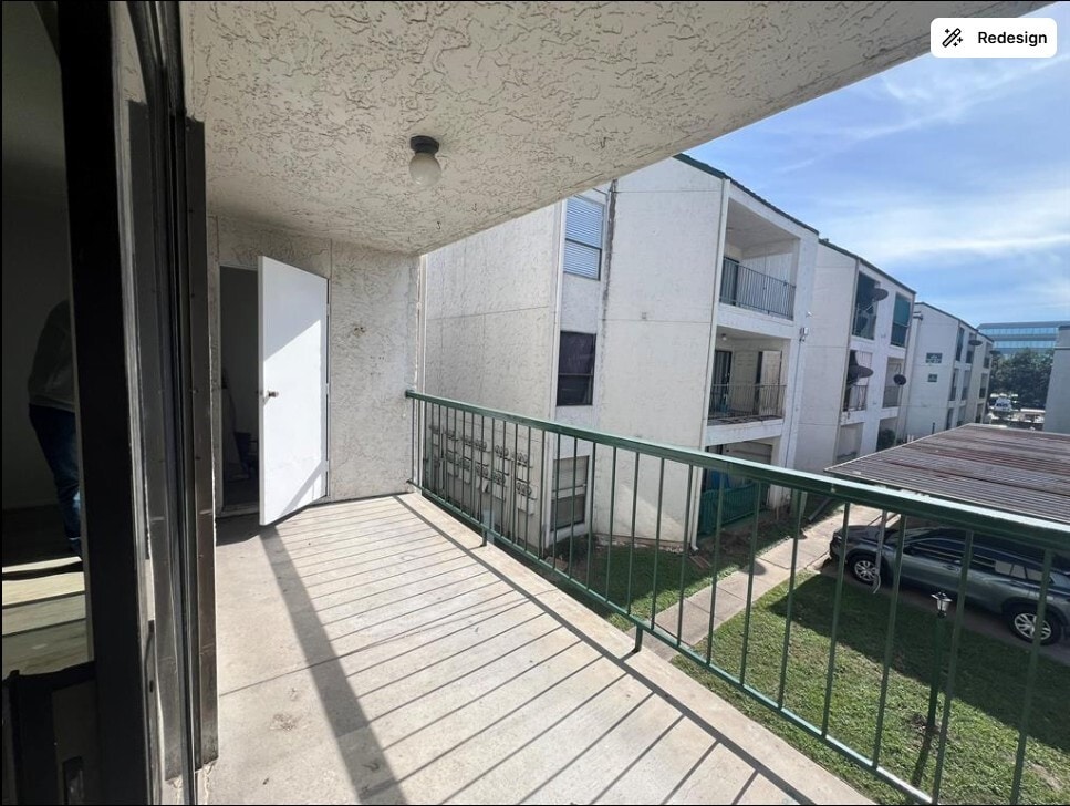 Building Photo - 2830 S Bartell Dr