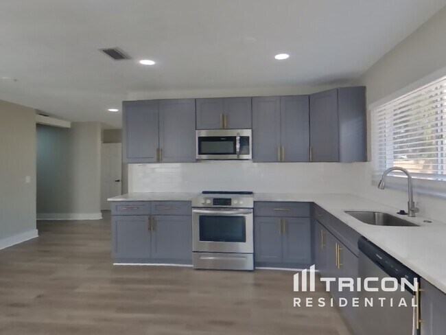 Building Photo - 6825 Mitchell Cir