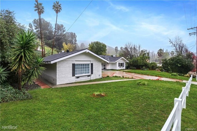 Building Photo - 4 br, 4 bath House - 5215 Del Moreno Dr