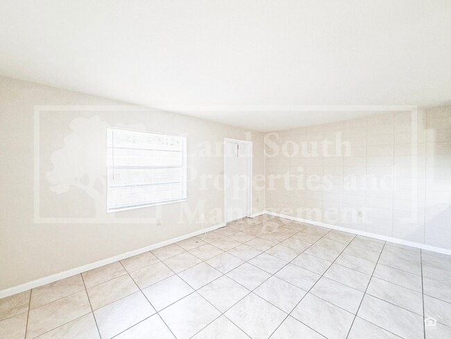 Foto del edificio - 815 W Carole St