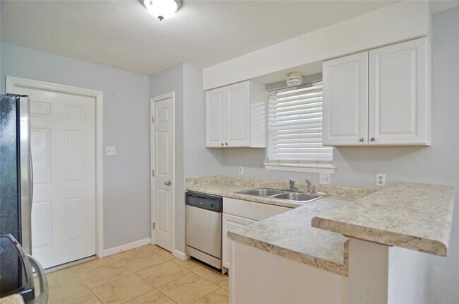 Building Photo - 421 Seacrest Blvd