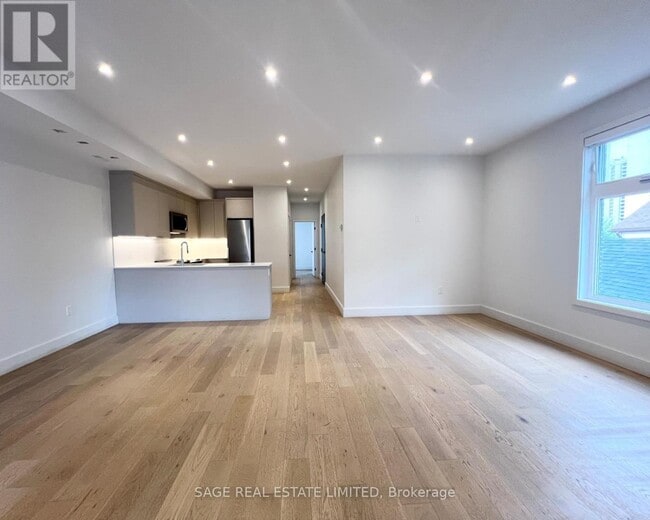 Photo du bâtiment - 909 Castlefield Ave