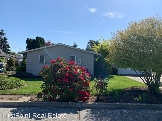 Building Photo - 3 br, 1.5 bath House - 321 15th Street Pl NW