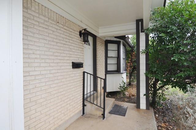 Building Photo - 723 College Oaks Dr