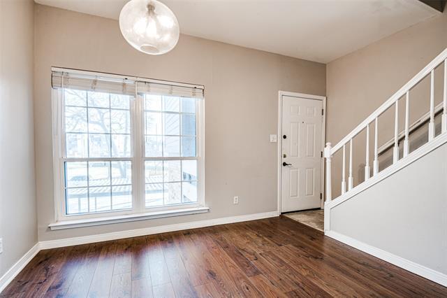 Foto del edificio - 9801 Royal Ln