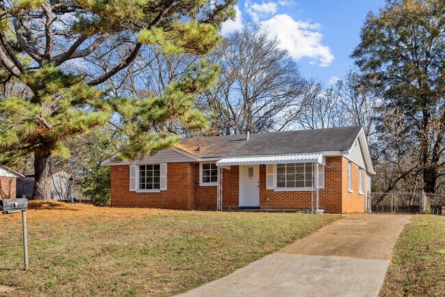Foto del edificio - Newly Renovated 3 Bedroom 2 Bath Home Available Now! MOVE-IN SPECIAL: Get your FIRST MONTH'S rent...
