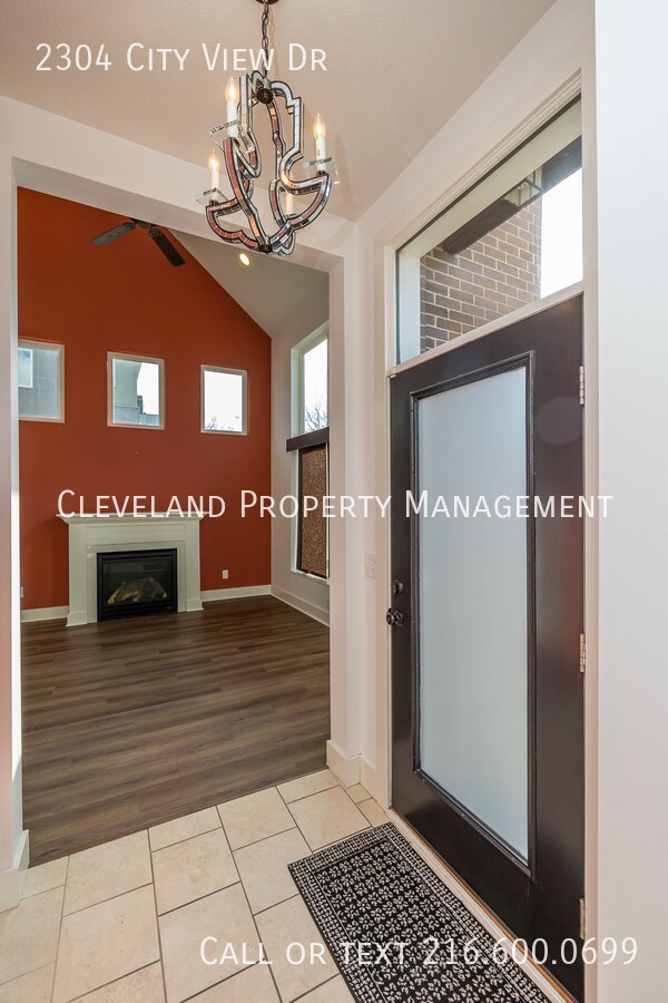 Building Photo - Beautiful Tremont Townhouse