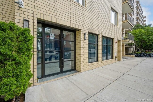 Foto del edificio - 1251 E 19th St