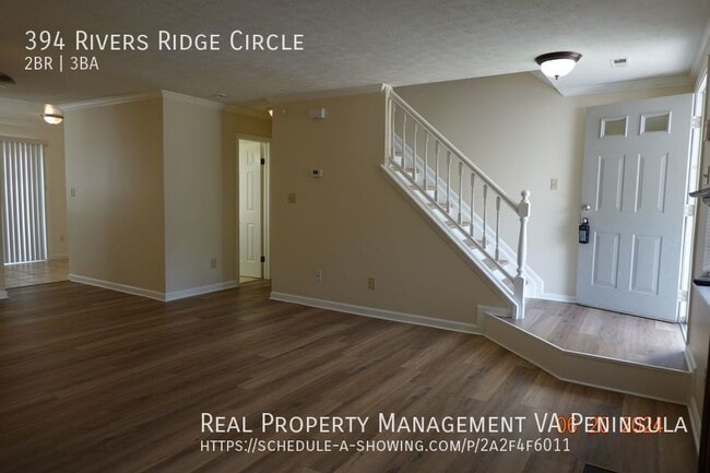 Foto del edificio - 394 Rivers Ridge Cir