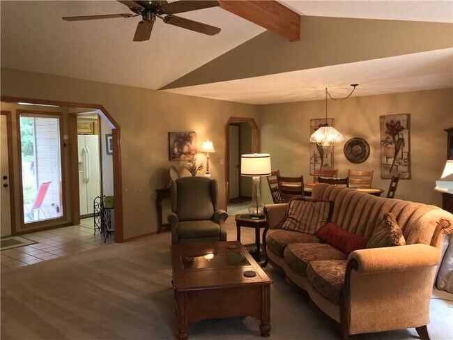 Building Photo - 7 Angus Ln