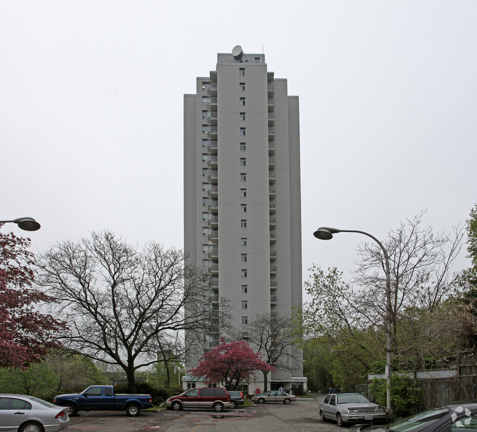 Photo du bâtiment - Ray McCleary Towers